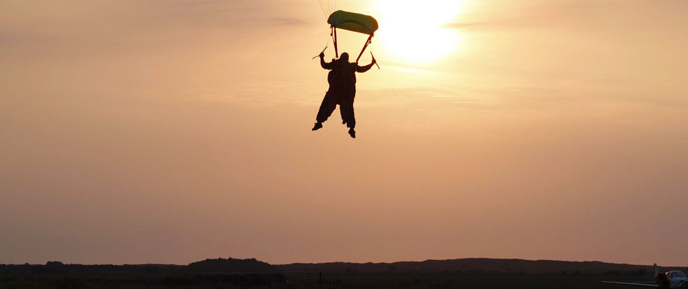 tandem parachute landing sunset ameland
